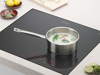 Ένα σκεύος πάνω σε επαγωγικές εστίες Infinite™ Pure της Electrolux
