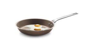 Αβγά που τηγανίζονται στο αντικολλητικό Τηγάνι