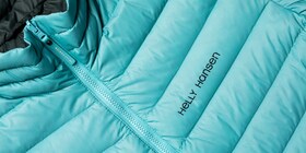Ένα μπουφάν με πούπουλα Helly Hansen