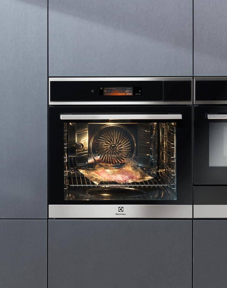 Electrolux φούρνος 900 SteamPro