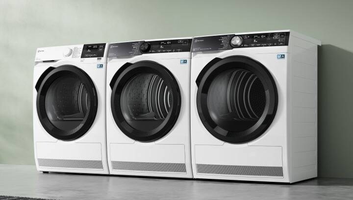 Τρία διαφορετικά στεγνωτήρια Electrolux τοποθετούνται το ένα δίπλα στο άλλο